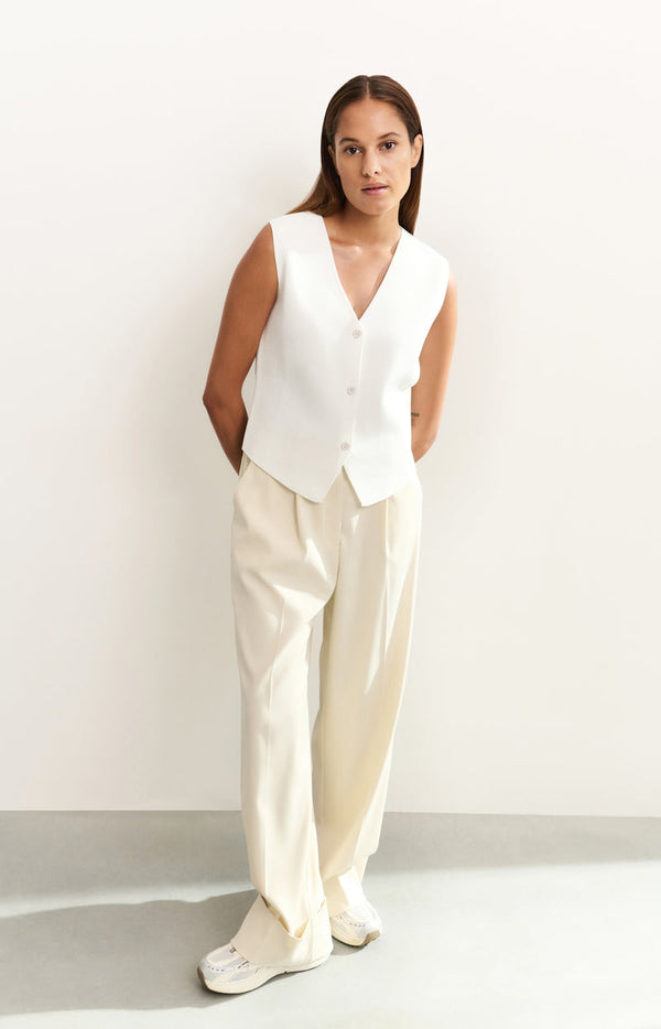 YAYA Fine Knitted V-neck Gilet - Pure White